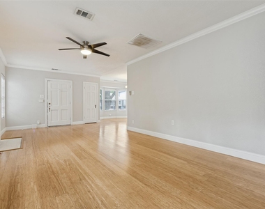 8714 Forest Hills Boulevard - Photo Thumbnail 15