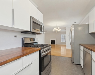 8714 Forest Hills Boulevard - Photo Thumbnail 4
