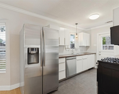 8714 Forest Hills Boulevard - Photo Thumbnail 5