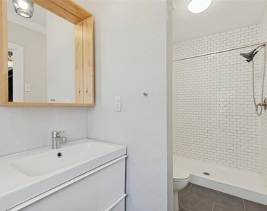 8714 Forest Hills Boulevard - Photo Thumbnail 8