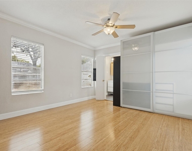 8714 Forest Hills Boulevard - Photo Thumbnail 11