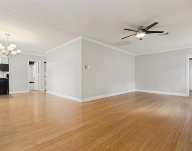 8714 Forest Hills Boulevard - Photo Thumbnail 14