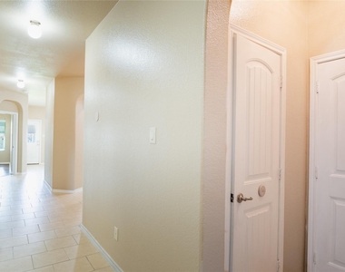 1801 Potrillo Lane - Photo Thumbnail 22