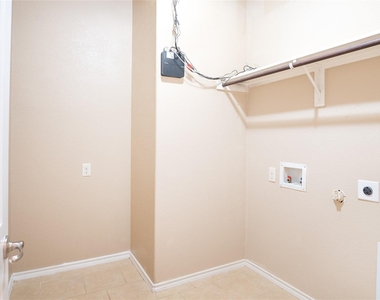 1801 Potrillo Lane - Photo Thumbnail 27
