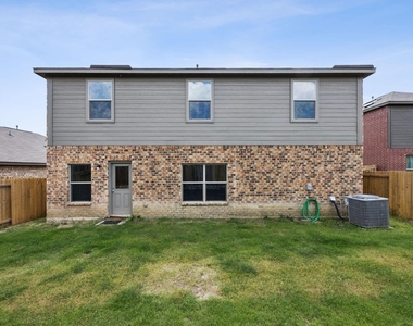817 Mallorie Lane - Photo Thumbnail 7