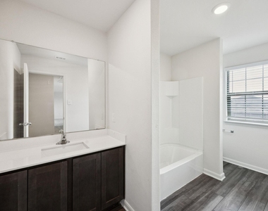 817 Mallorie Lane - Photo Thumbnail 4