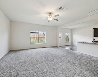 817 Mallorie Lane - Photo Thumbnail 5