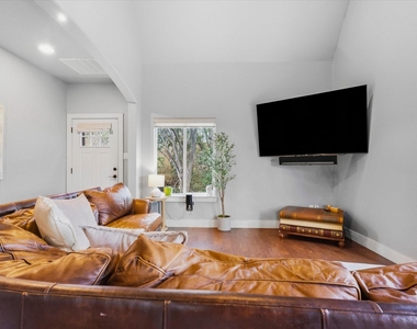 3910 Pocahontas Drive - Photo Thumbnail 8