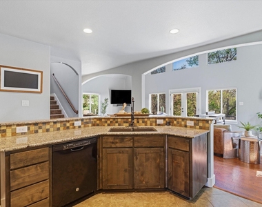 3910 Pocahontas Drive - Photo Thumbnail 12