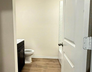 625 Dunhill Road - Photo Thumbnail 4