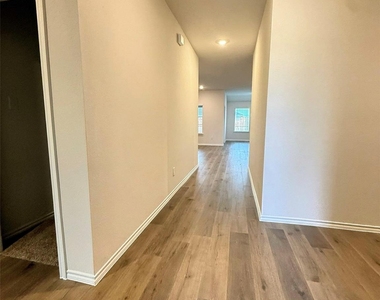 625 Dunhill Road - Photo Thumbnail 2