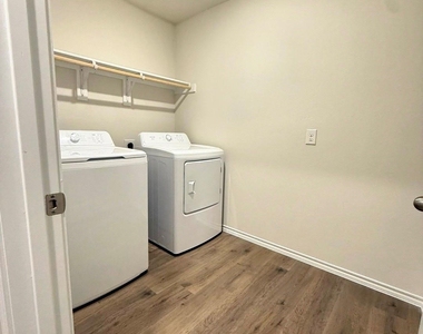 625 Dunhill Road - Photo Thumbnail 7