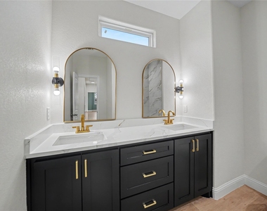 817 Stamps Avenue - Photo Thumbnail 13