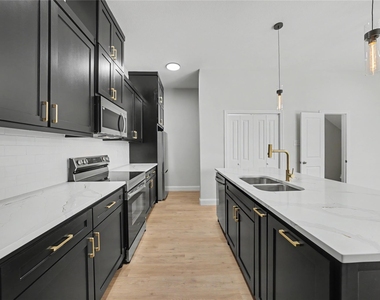 817 Stamps Avenue - Photo Thumbnail 5
