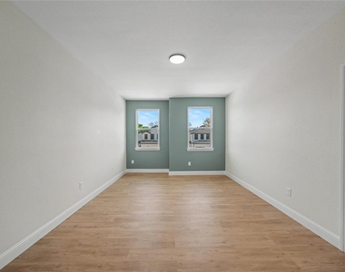 817 Stamps Avenue - Photo Thumbnail 12