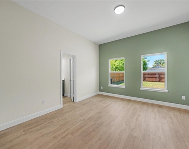 819 Stamp Avenue - Photo Thumbnail 6