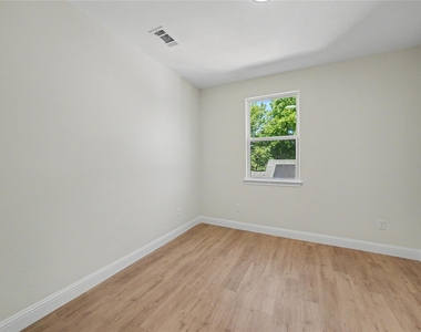 819 Stamp Avenue - Photo Thumbnail 11