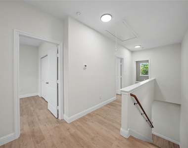 819 Stamp Avenue - Photo Thumbnail 13