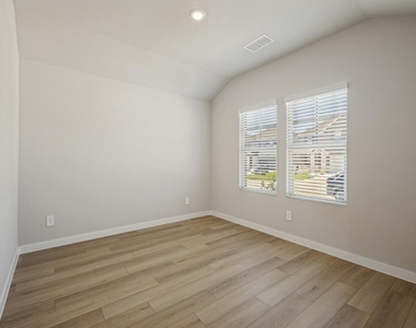 6207 Castamere Drive - Photo Thumbnail 5