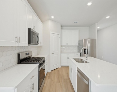 6207 Castamere Drive - Photo Thumbnail 3