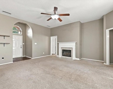 3709 Staghorn Circle N - Photo Thumbnail 7