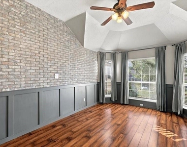 3709 Staghorn Circle N - Photo Thumbnail 5