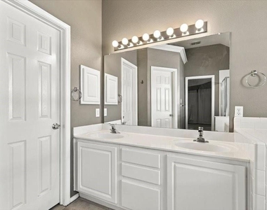 3709 Staghorn Circle N - Photo Thumbnail 15