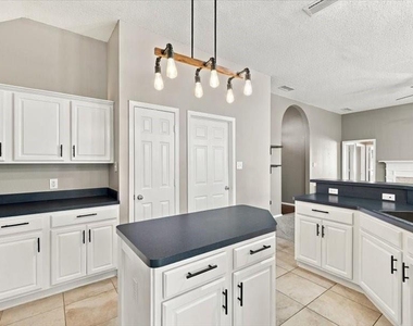 3709 Staghorn Circle N - Photo Thumbnail 11