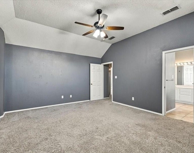 3709 Staghorn Circle N - Photo Thumbnail 14