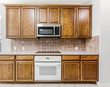 7419 Ravenhill Drive - Photo Thumbnail 13