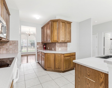 7419 Ravenhill Drive - Photo Thumbnail 12