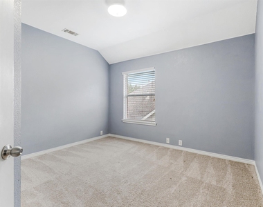 7419 Ravenhill Drive - Photo Thumbnail 24