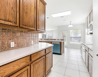 7419 Ravenhill Drive - Photo Thumbnail 14