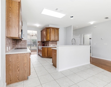 7419 Ravenhill Drive - Photo Thumbnail 17