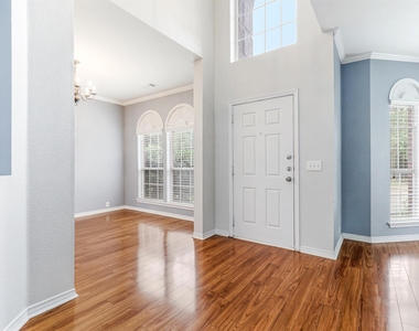 7419 Ravenhill Drive - Photo Thumbnail 4