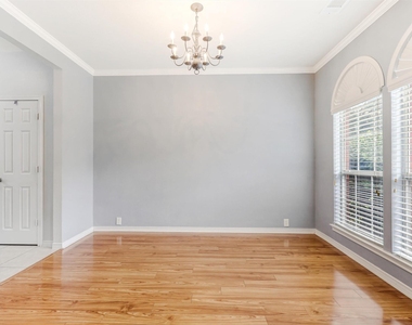 7419 Ravenhill Drive - Photo Thumbnail 7