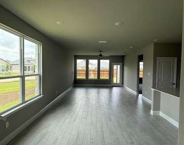 804 Sicily Boulevard - Photo Thumbnail 4