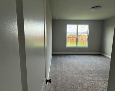804 Sicily Boulevard - Photo Thumbnail 10