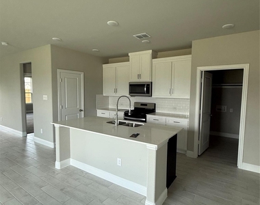 804 Sicily Boulevard - Photo Thumbnail 5