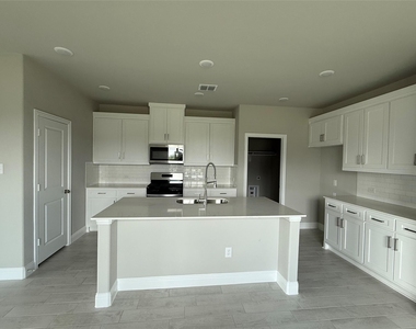 804 Sicily Boulevard - Photo Thumbnail 9