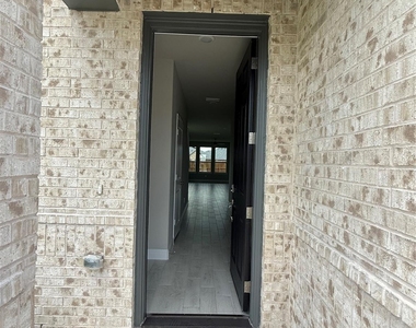 804 Sicily Boulevard - Photo Thumbnail 2