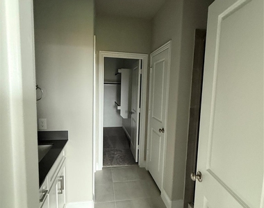 804 Sicily Boulevard - Photo Thumbnail 12