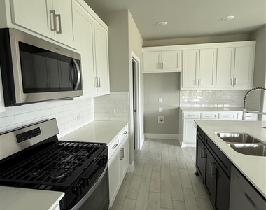 804 Sicily Boulevard - Photo Thumbnail 6