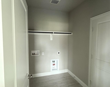 804 Sicily Boulevard - Photo Thumbnail 8