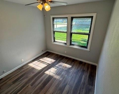 1601 Connally Terrace - Photo Thumbnail 10