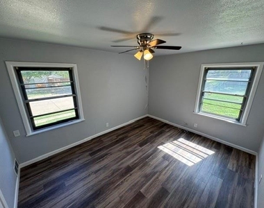 1601 Connally Terrace - Photo Thumbnail 12