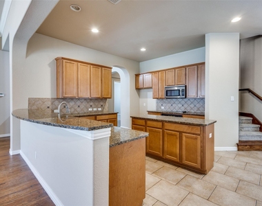 7204 Meredith Court - Photo Thumbnail 9