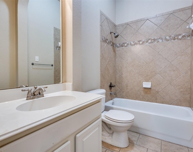 7204 Meredith Court - Photo Thumbnail 11