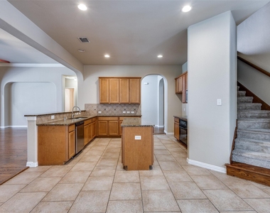 7204 Meredith Court - Photo Thumbnail 8
