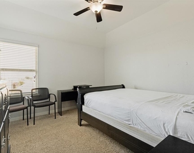 818 Black Hawk Drive - Photo Thumbnail 7